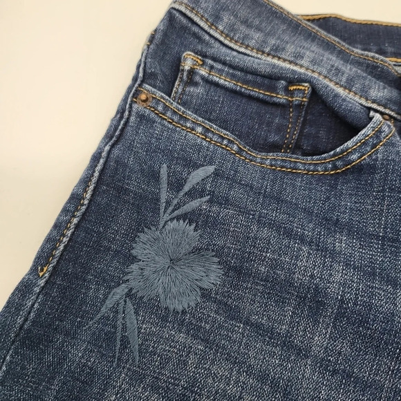 Levi's Dark Wash Embroidered Bermuda Denim Shorts Sz 29 - Picture 3 of 12